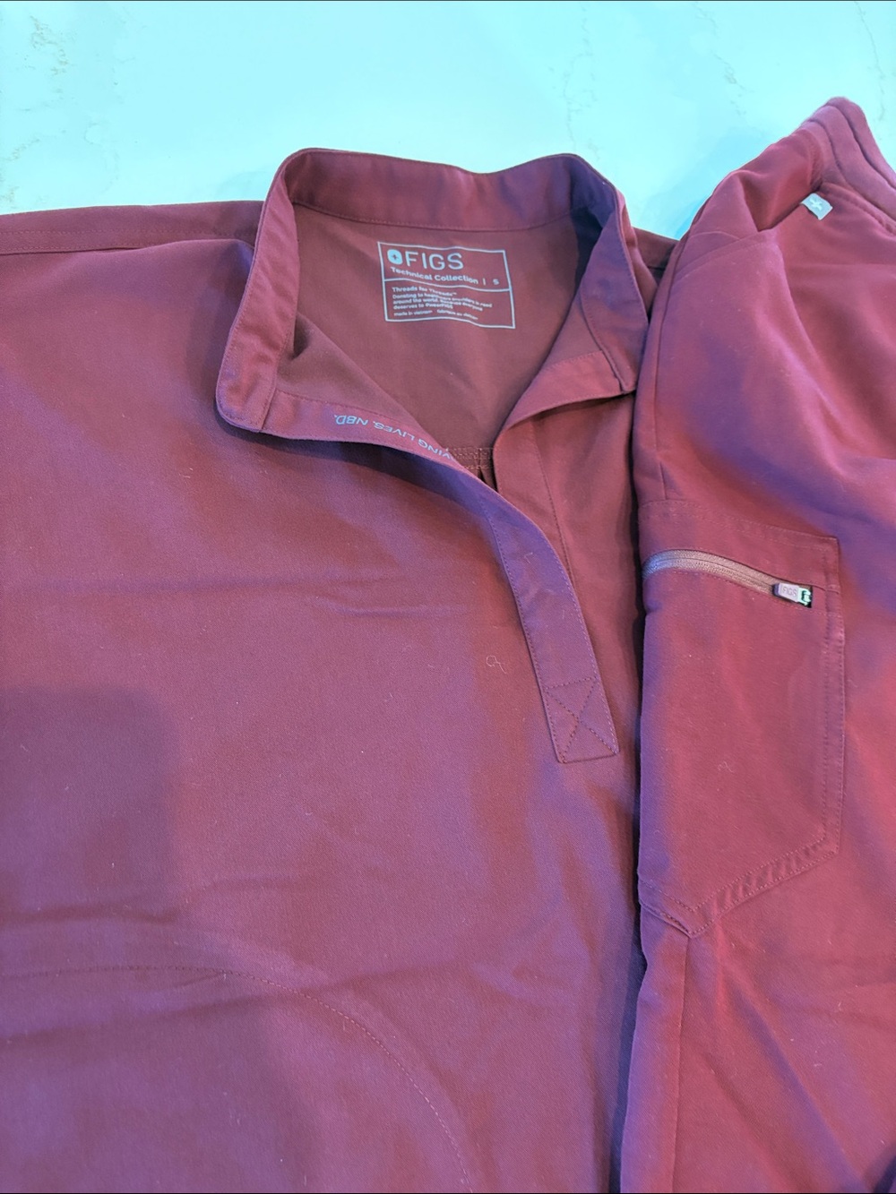 Maternity Figs Maroon top and bottom scrubs set, very good condition Size small